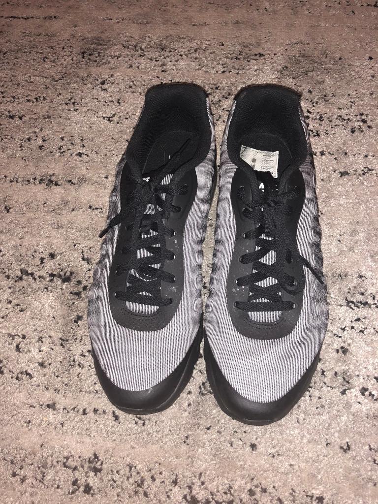 mens nike invigor trainers